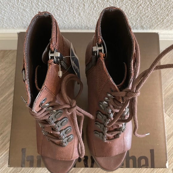 BNB Luxury Rebel Open Toe Bootie - Picture 4 of 6